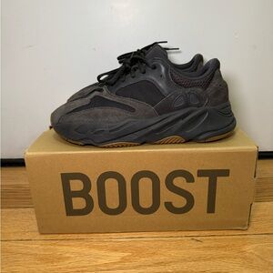 Adidas Yeezy Boost 700 Utility Black